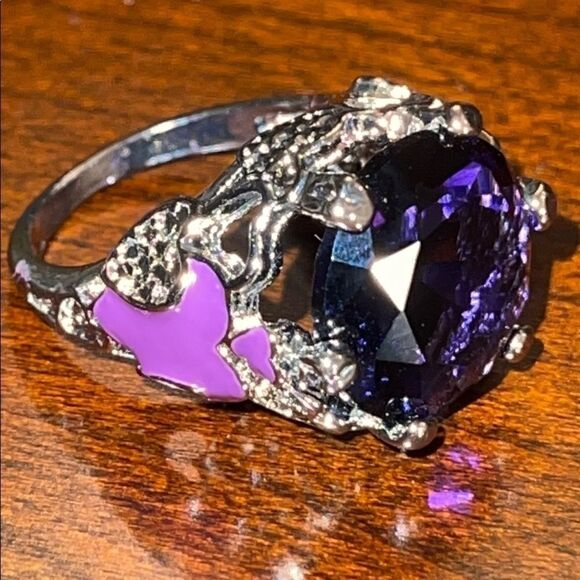 Silver tone ring huge purple stone heart design - Picture 5 of 8